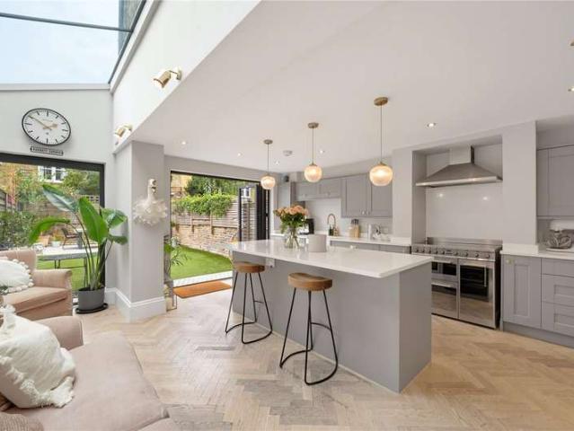 5 Bedroom House
