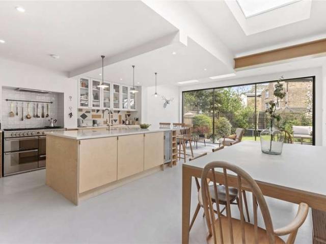 5 Bedroom House