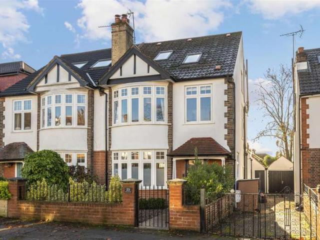 5 Bedroom Semi Detached House
