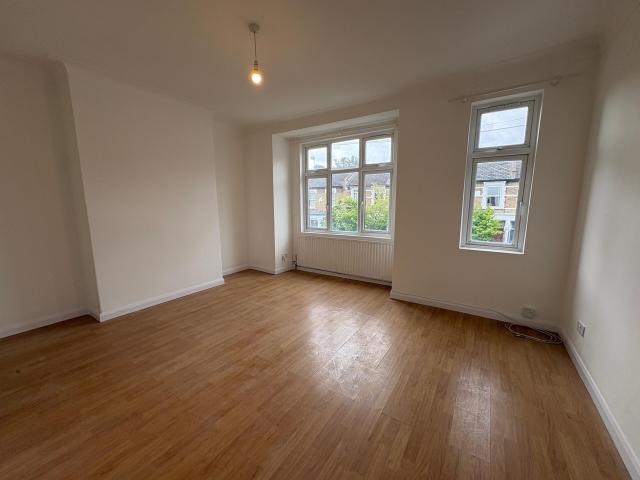5 Bedroom House – Colless Road, Seven Sisters N15