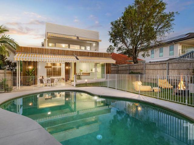 5 Bedroom House Coorparoo QLD 103658984