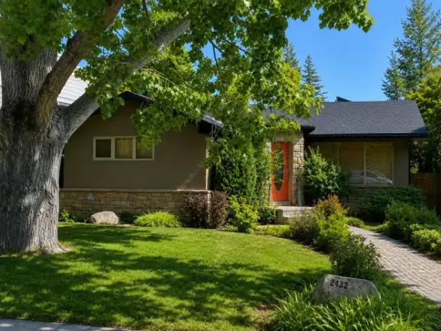 5 Bedroom House Calgary AB 104470774