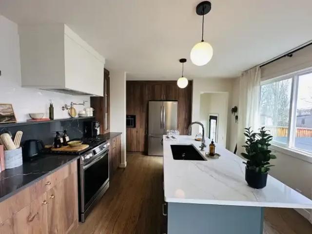 5 Bedroom House Calgary AB 104876654