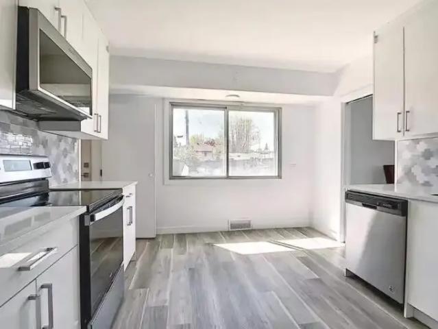 5 Bedroom House Calgary AB 104888732