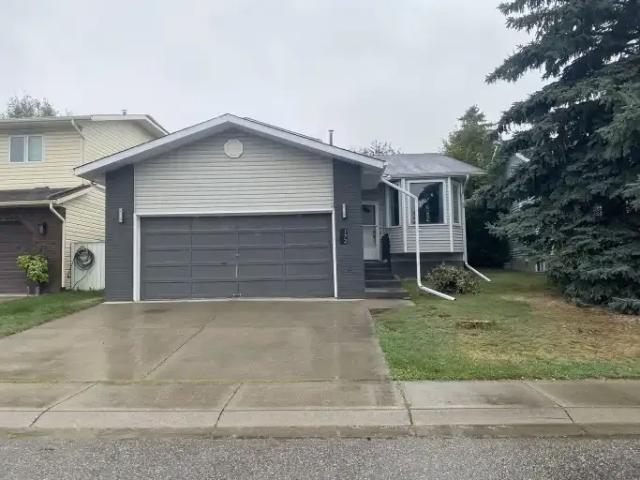 5 Bedroom House Calgary AB 105486464