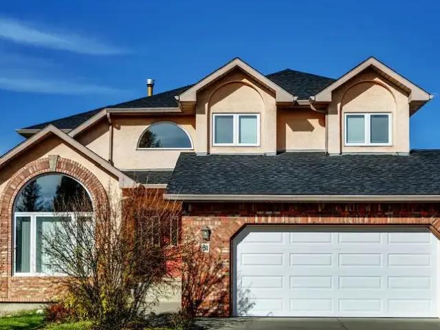5 Bedroom House Calgary AB 105554509