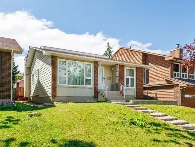 5 Bedroom House Calgary AB 105110847