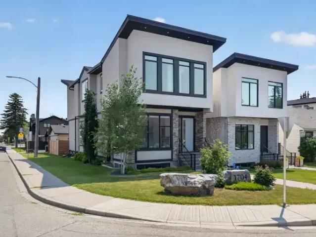 5 Bedroom House Calgary AB 105110859