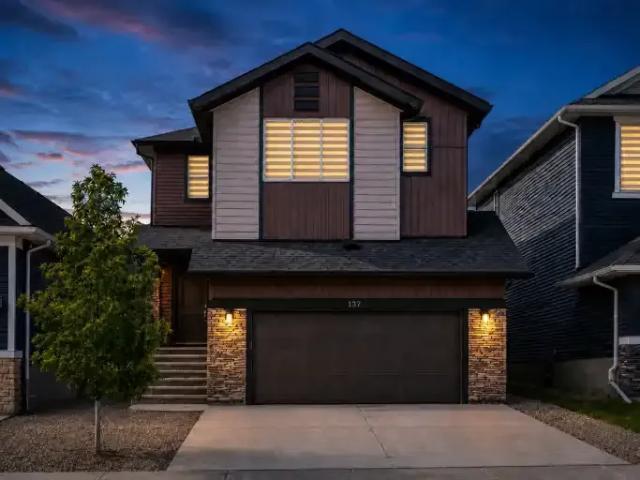 5 Bedroom House Calgary AB 105198548