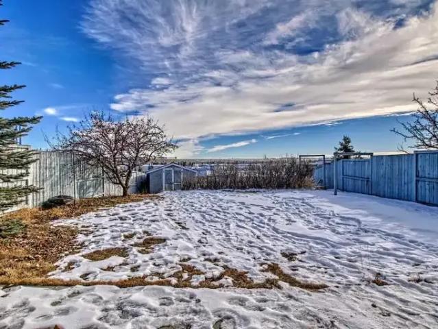 5 Bedroom House Calgary AB 105198294