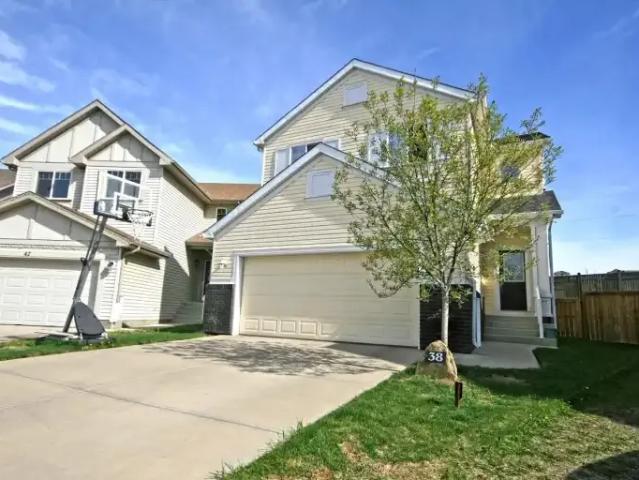 5 Bedroom House Calgary AB 105309060