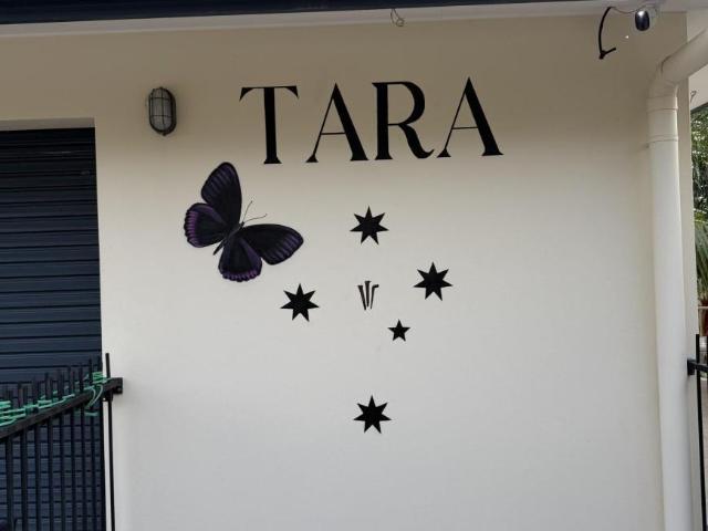 5 Bedroom House CANNONVALE QLD 104952485