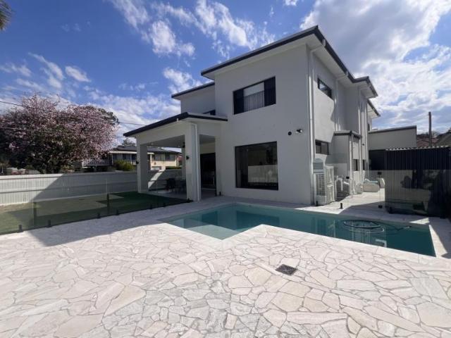 5 Bedroom House Carina QLD 101583325