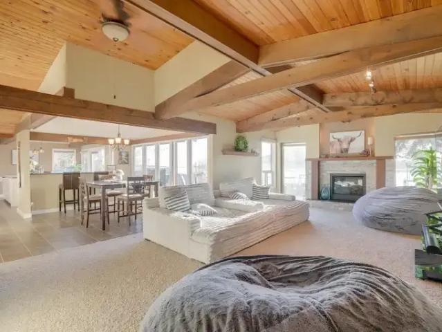 5 Bedroom House Chestermere AB 105505564