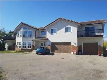 Chestermere, Alberta - Office room, Parking