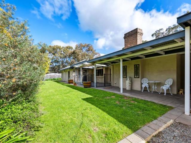 5 Bedroom House Clare SA 105864988