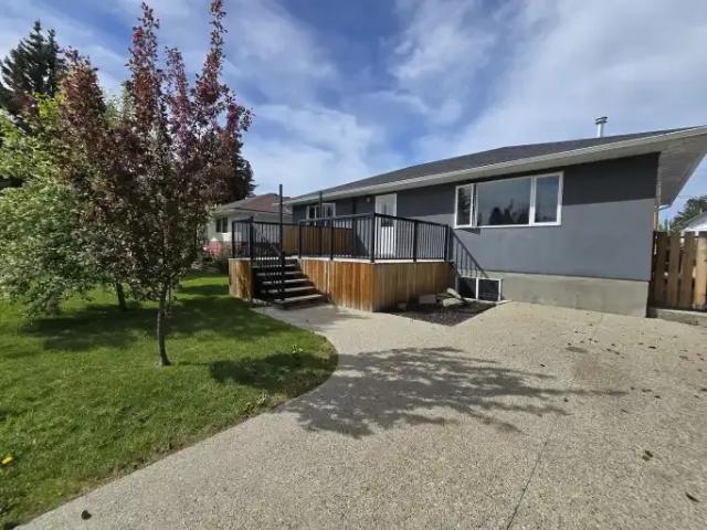 5 Bedroom House Crossfield AB 105150961