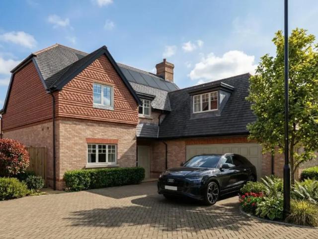 5 Bedroom House Abbey Barn Park High Wycombe 102596770