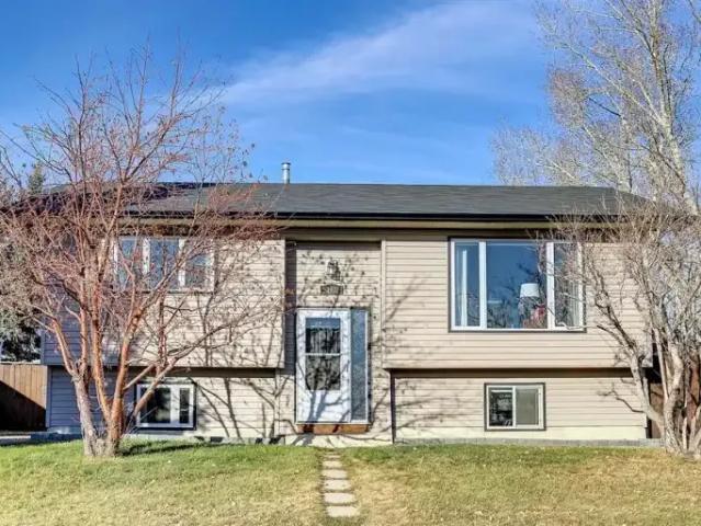 5 Bedroom House Airdrie AB LS104782740