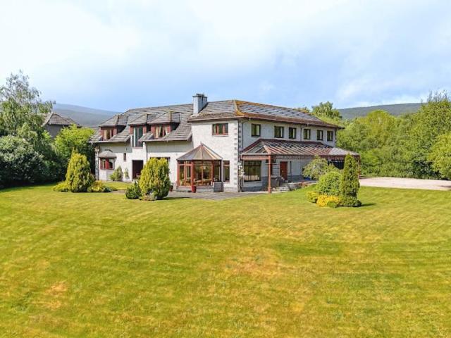 5 Bedroom House Aviemore Aviemore 93830888