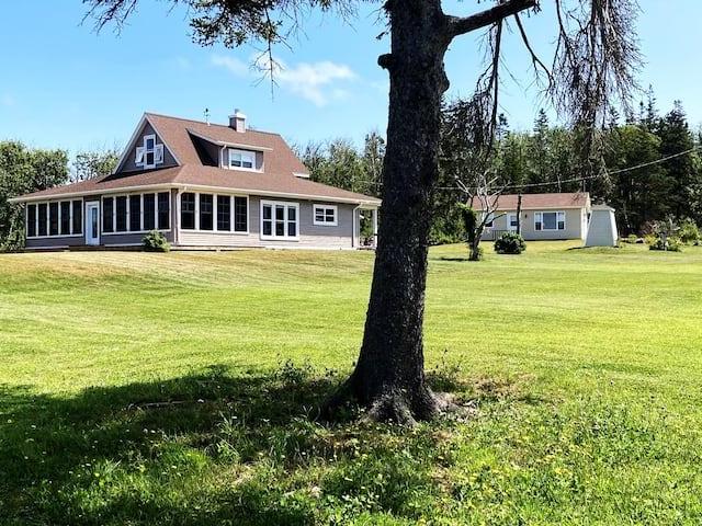 5 Bedroom House Beach Point PE 104563888