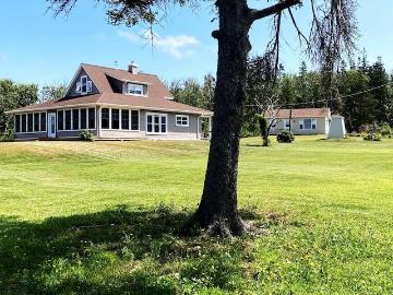 5 Bedroom House Beach Point PE 98963593