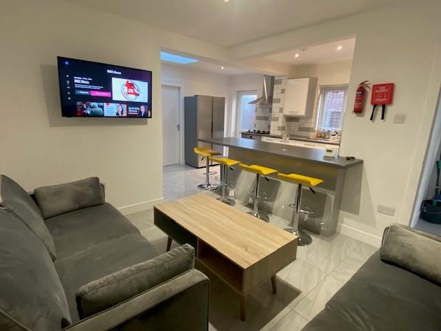 5 Bedroom House Beeston East Midlands 99758000