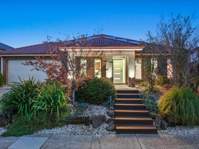 5 Bedroom House Berwick VIC LS104108714