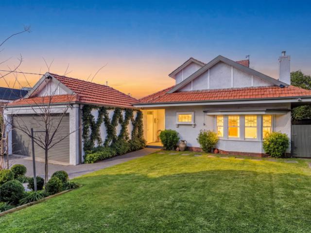 5 Bedroom House BRIGHTON VIC 105412305