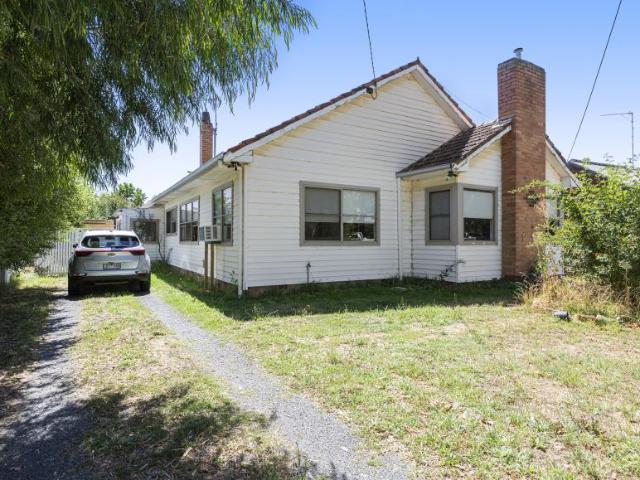 5 Bedroom House Brown Hill VIC 101583100