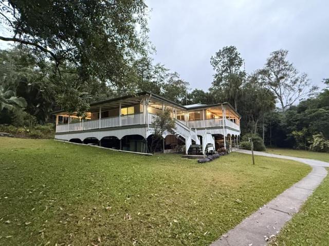 5 Bedroom House BYFIELD QLD 104954966