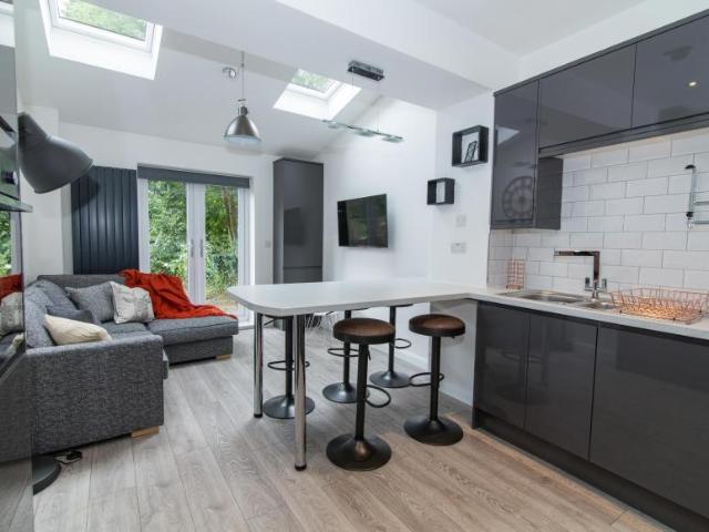 5 Bedroom House Dunkirk East Midlands 101402759