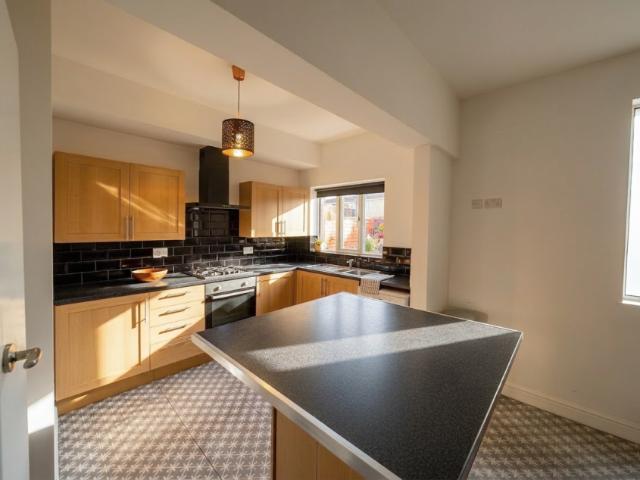 5 Bedroom House Dunkirk East Midlands 103487461