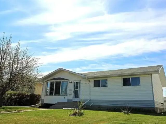 5 Bedroom House Edmonton AB 105100744