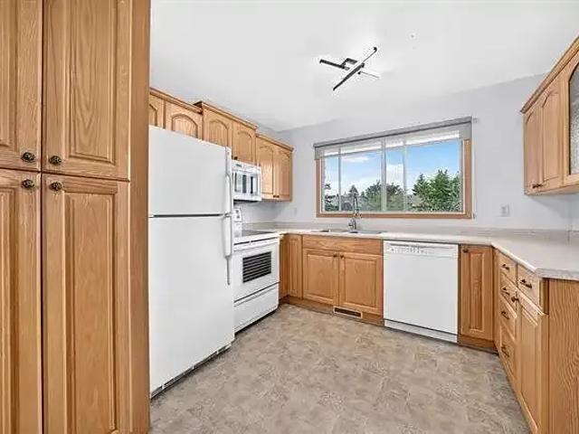 5 Bedroom House Edmonton AB 105394821