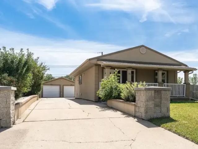5 Bedroom House Edmonton AB 105642984