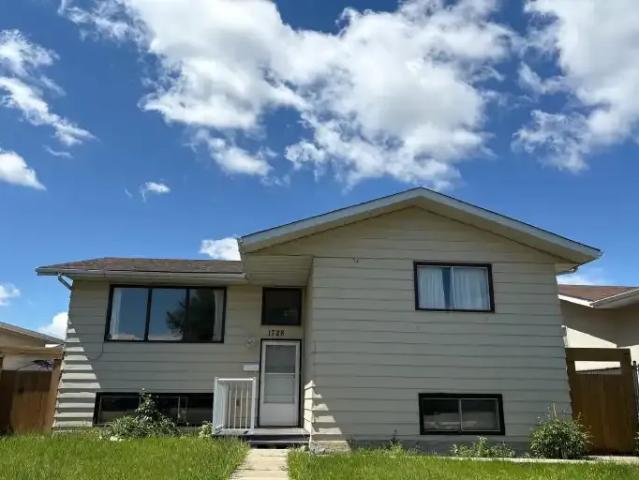 5 Bedroom House Edmonton AB 105782316