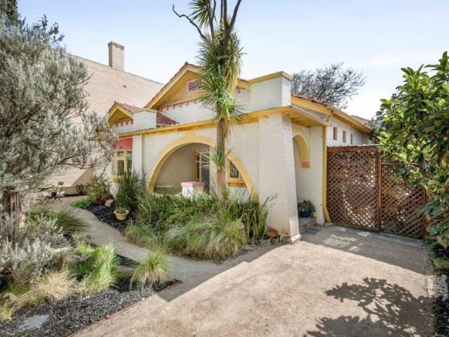 5 Bedroom House Elwood, VIC 105489492