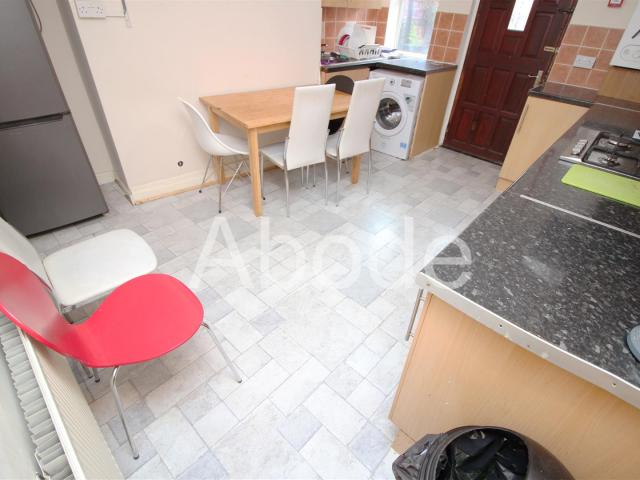 5 Bedroom House for rent at Brudenell View, Hyde Park, Leeds
