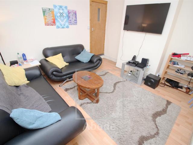 5 Bedroom House for rent at Burley Lodge Terrace, Hyde Park, Leeds