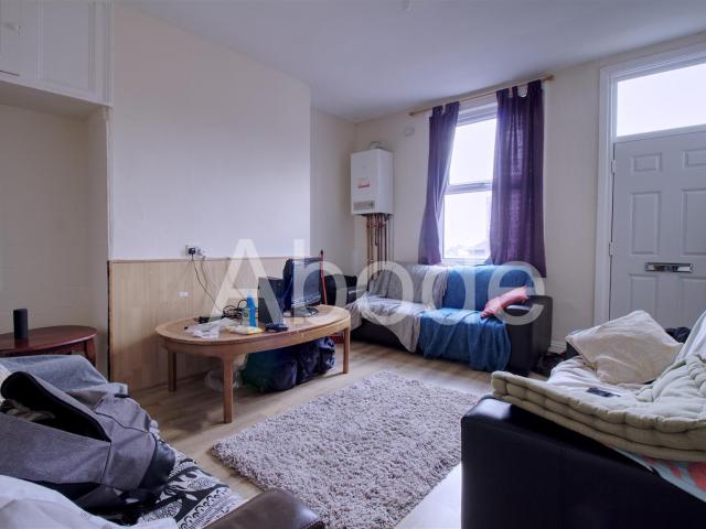 5 Bedroom House for rent at Royal Park Avenue, Hyde Park, Leeds