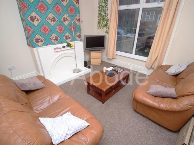 5 Bedroom House for rent at Royal Park Avenue, Hyde Park, Leeds