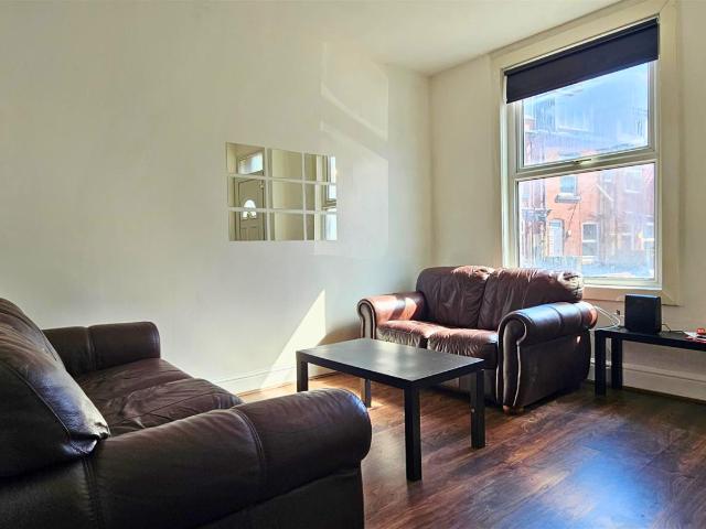5 Bedroom House for rent at Royal Park Road, Leeds