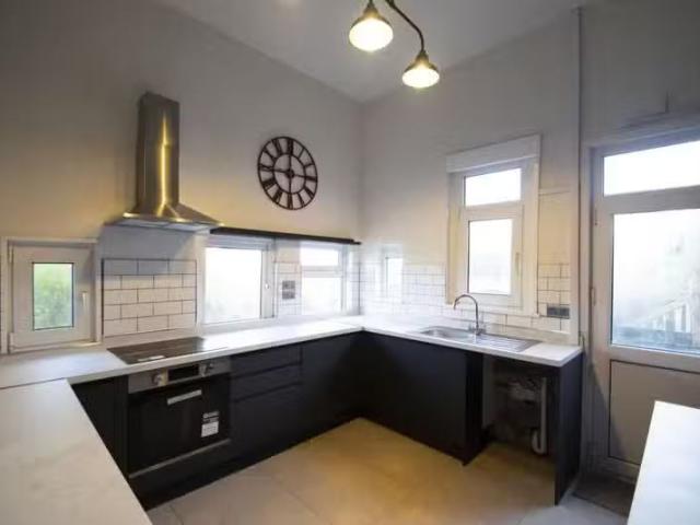 5 bedroom house for rent in Clodien Avenue, Heath, CF14