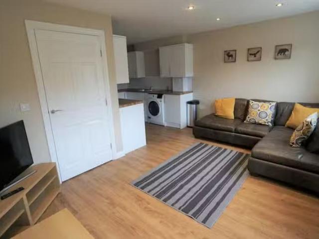 5 bedroom house for rent in Cropthorne Road South, Bristol, Av.