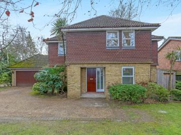 5 bedroom house for rent in Bridleway Close, East Ewell