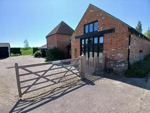 5 bedroom house for rent in Hop Farm, Ware Road, Westmarsh, Ca.