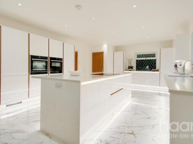 5 bedroom House for rent in Naze Park Road