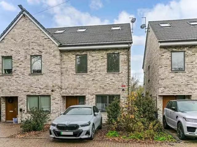 5 bedroom house for rent in Sewardstone Road, Waltham Abbey, E4
