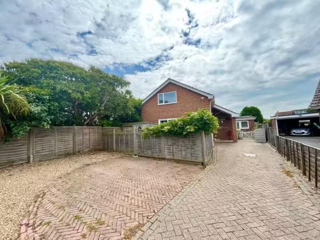 5 bedroom house for rent in Selfridge Close, Hengistbury Head.